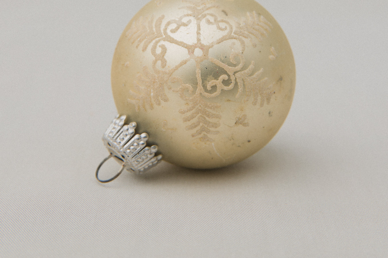 Vintage GLASS ORNAMENT with crystal motif _ 1069