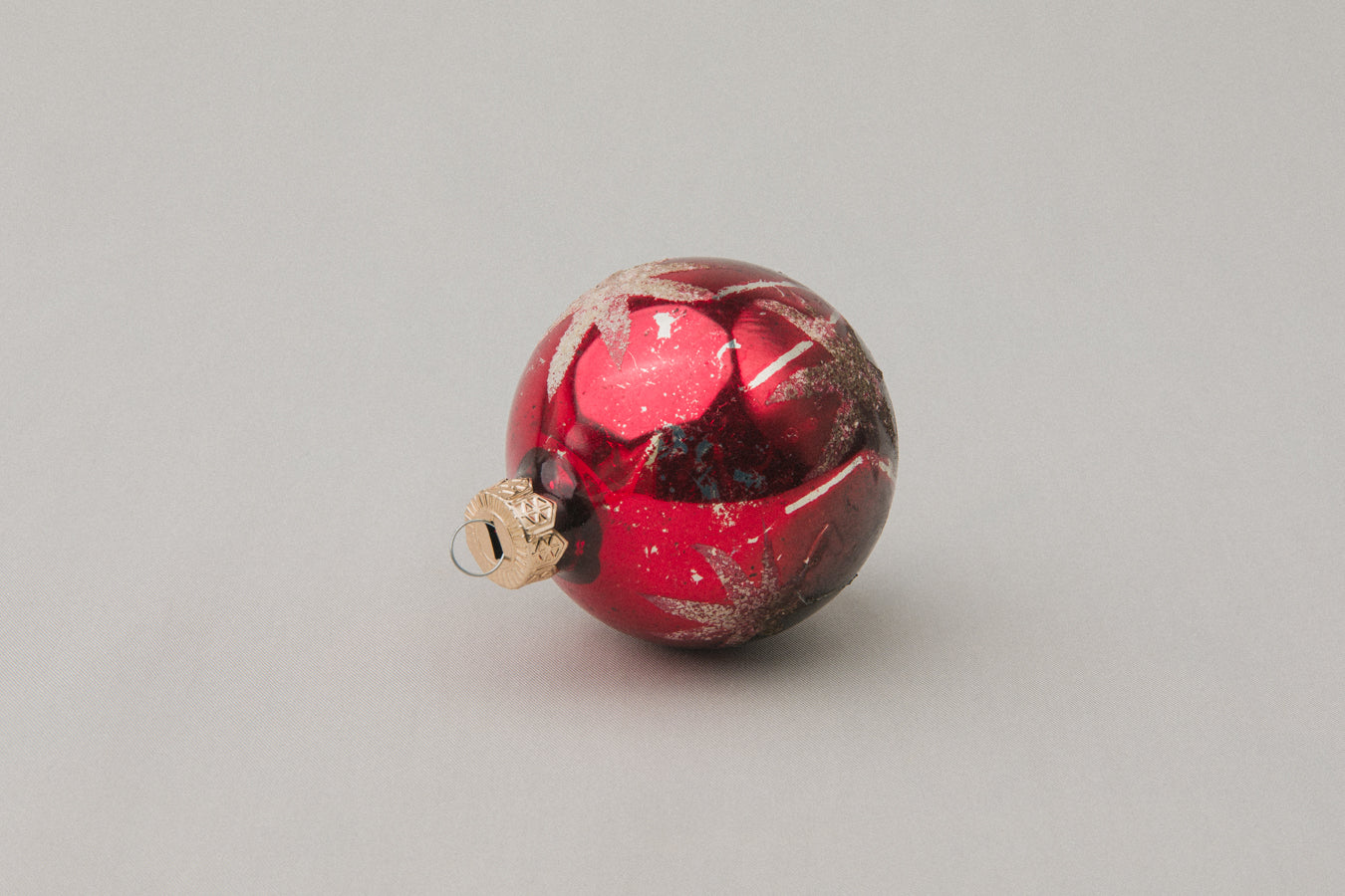 Vintage GLASS ORNAMENT with star motif _ 1109