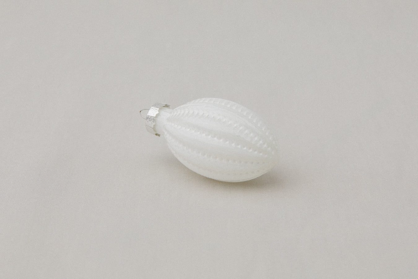 White crop glass ORNAMENT _ 1133