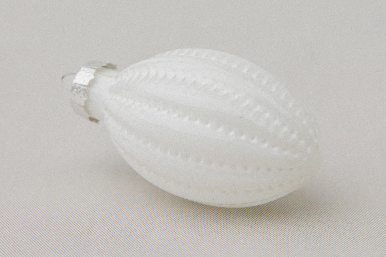 White crop glass ORNAMENT _ 1133