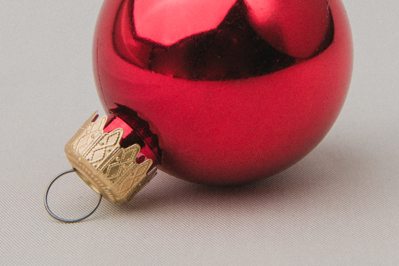 Red ball ORNAMENT _ 1144