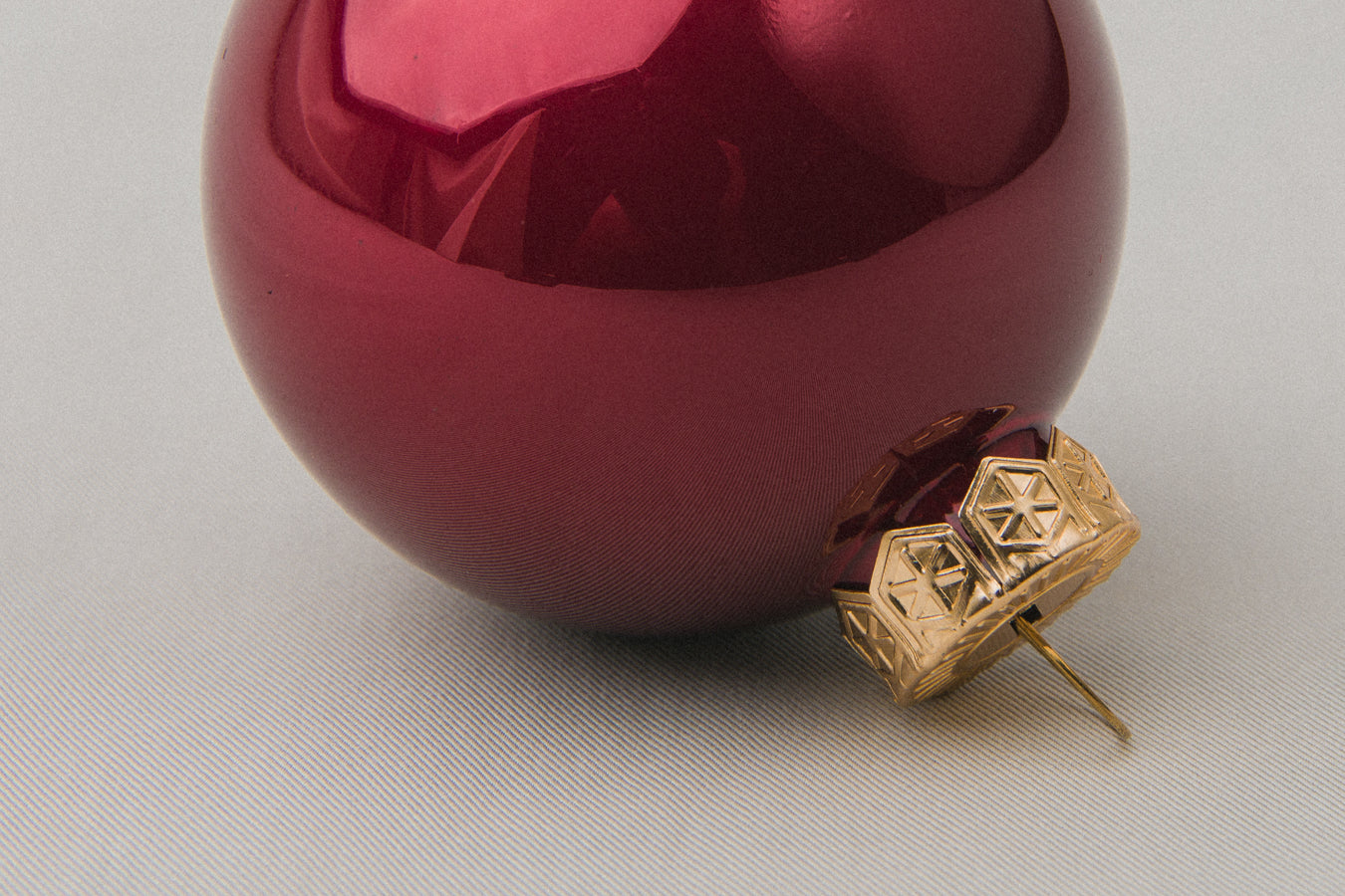 Red glass ball ORNAMENT _ 1147