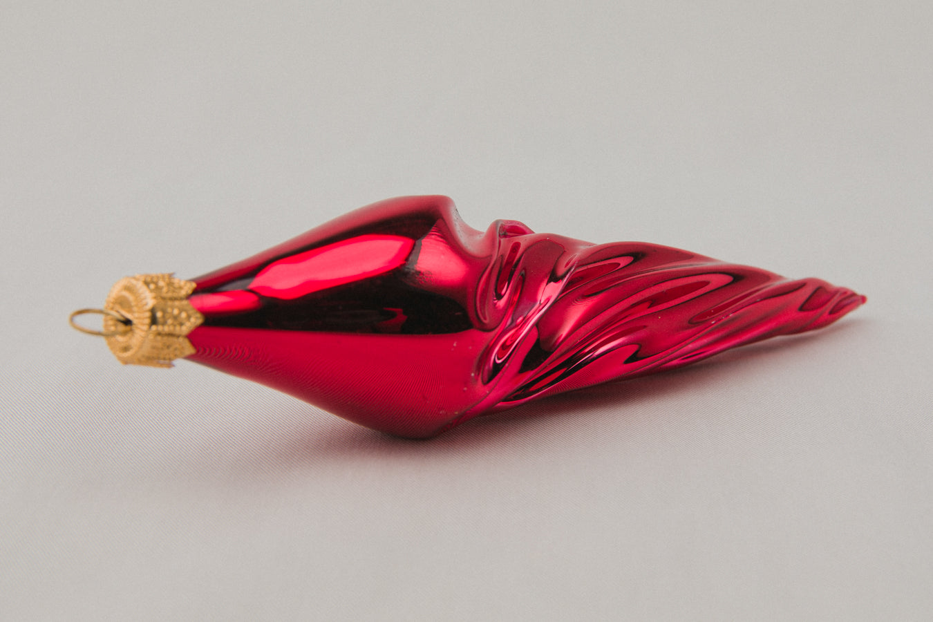 Red glass spiral icicle ORNAMENT _ 1158