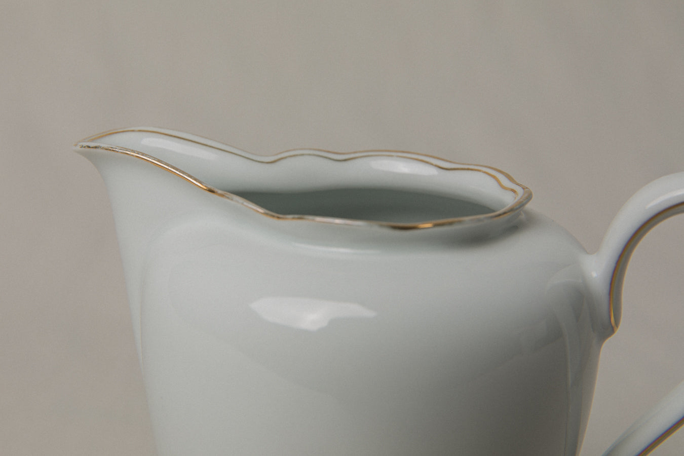 Vintage porcelain COFFEE POT with gold stripe _ 1216