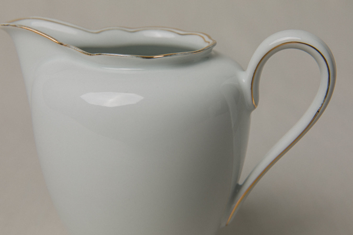 Vintage porcelain COFFEE POT with gold stripe _ 1216