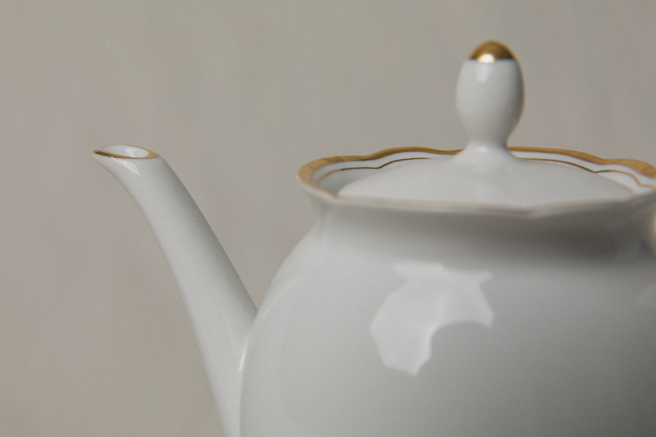 Vintage porcelain COFFEE POT with gold stripe _ 1217