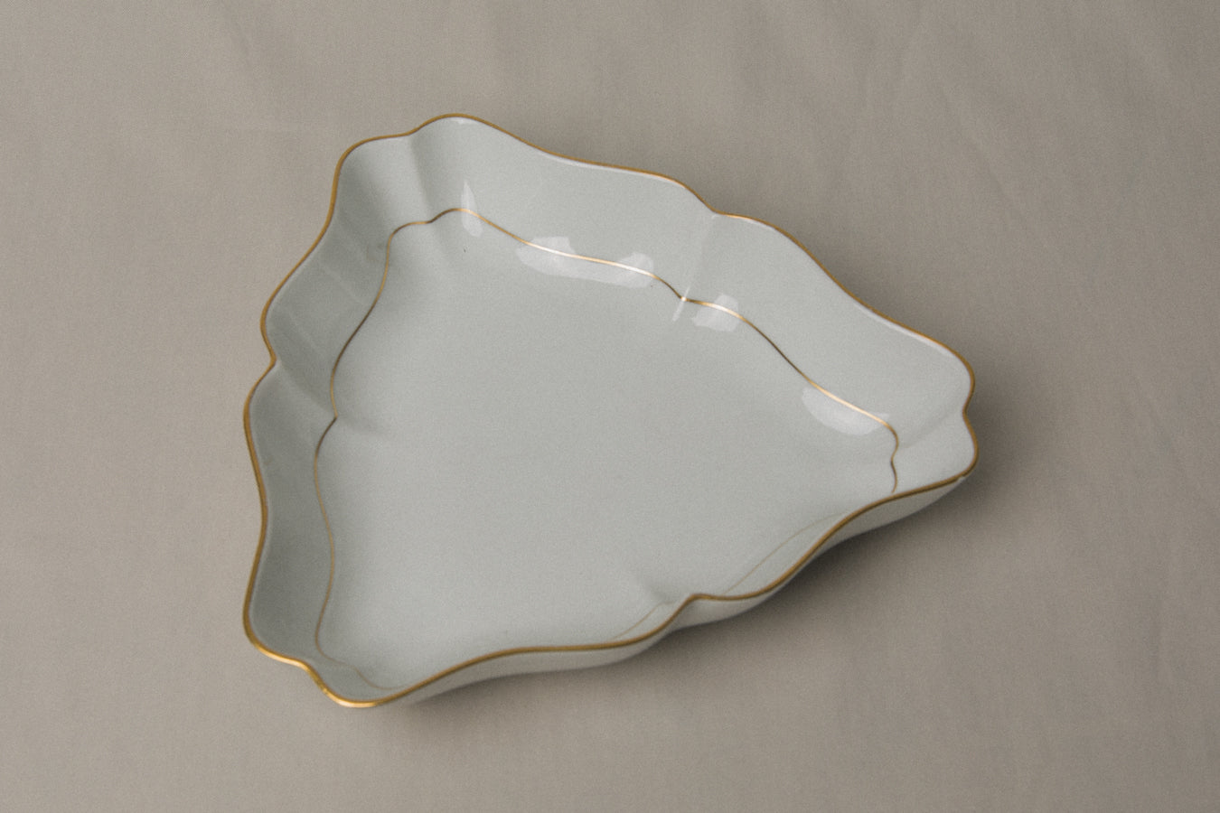 Vintage porcelain SERVING DISH with gold stripe from Herend _ 1231