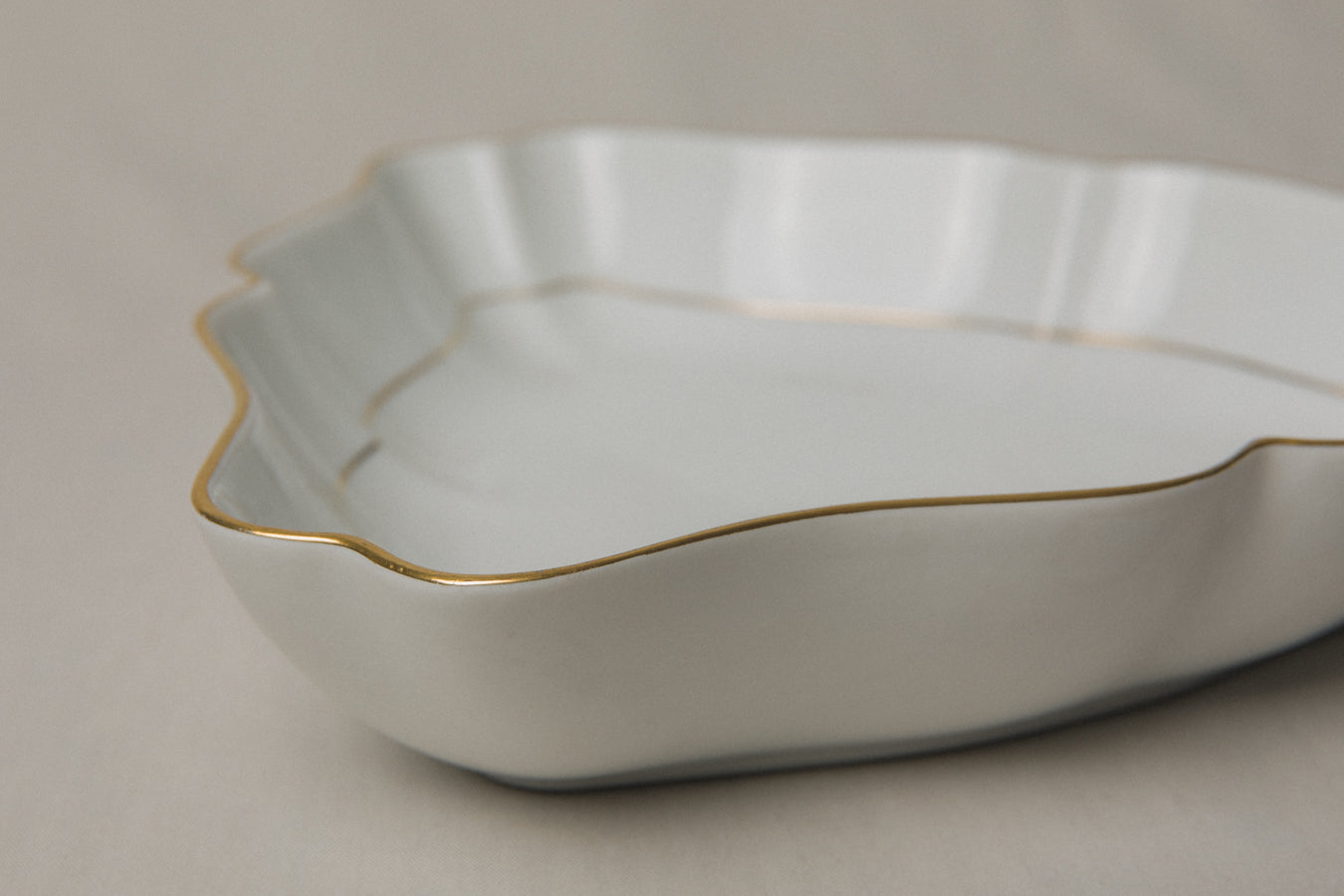 Vintage porcelain SERVING DISH with gold stripe from Herend _ 1231