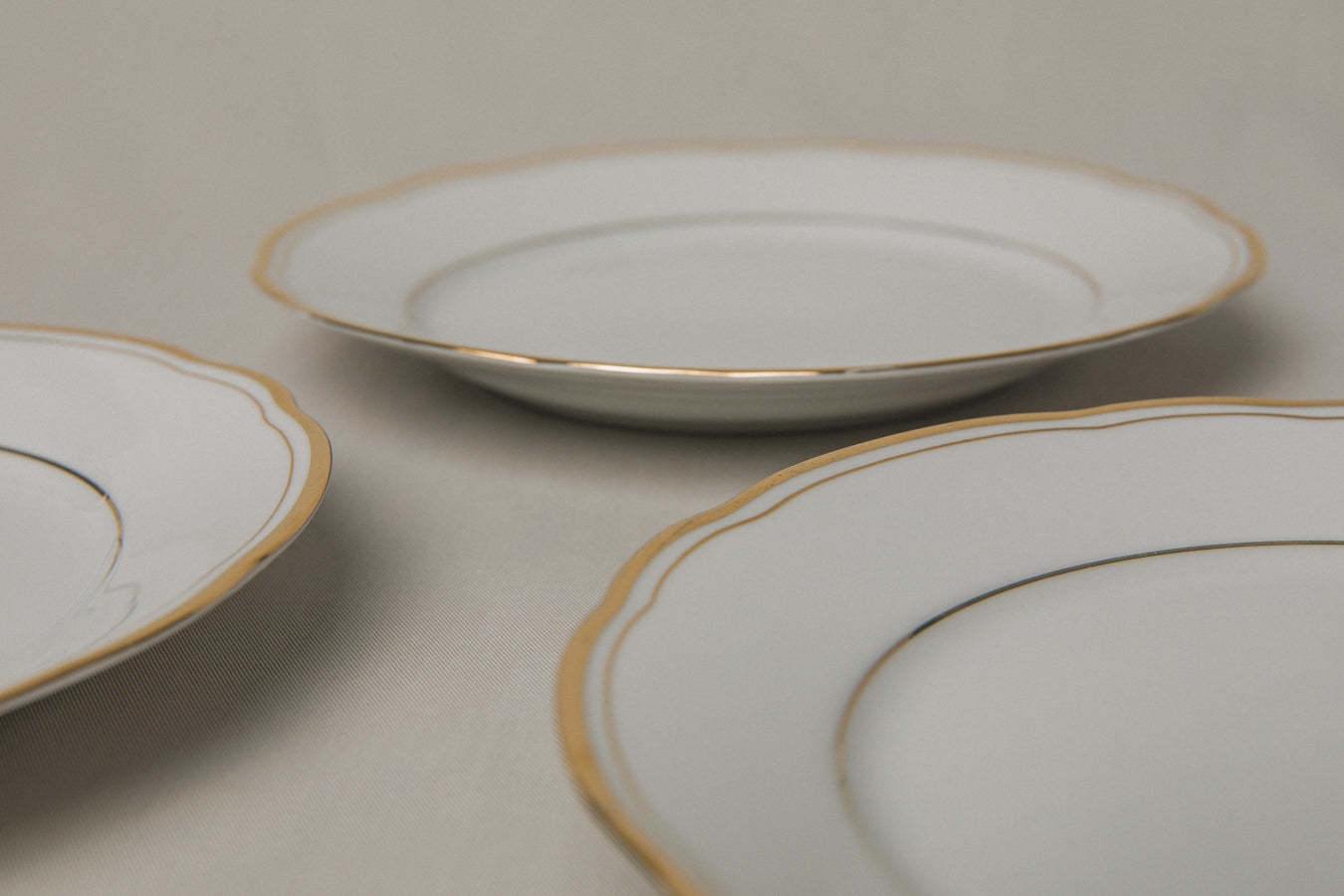 Set of six vintage porcelain SIDE PLATES with gold stripe _ 1243
