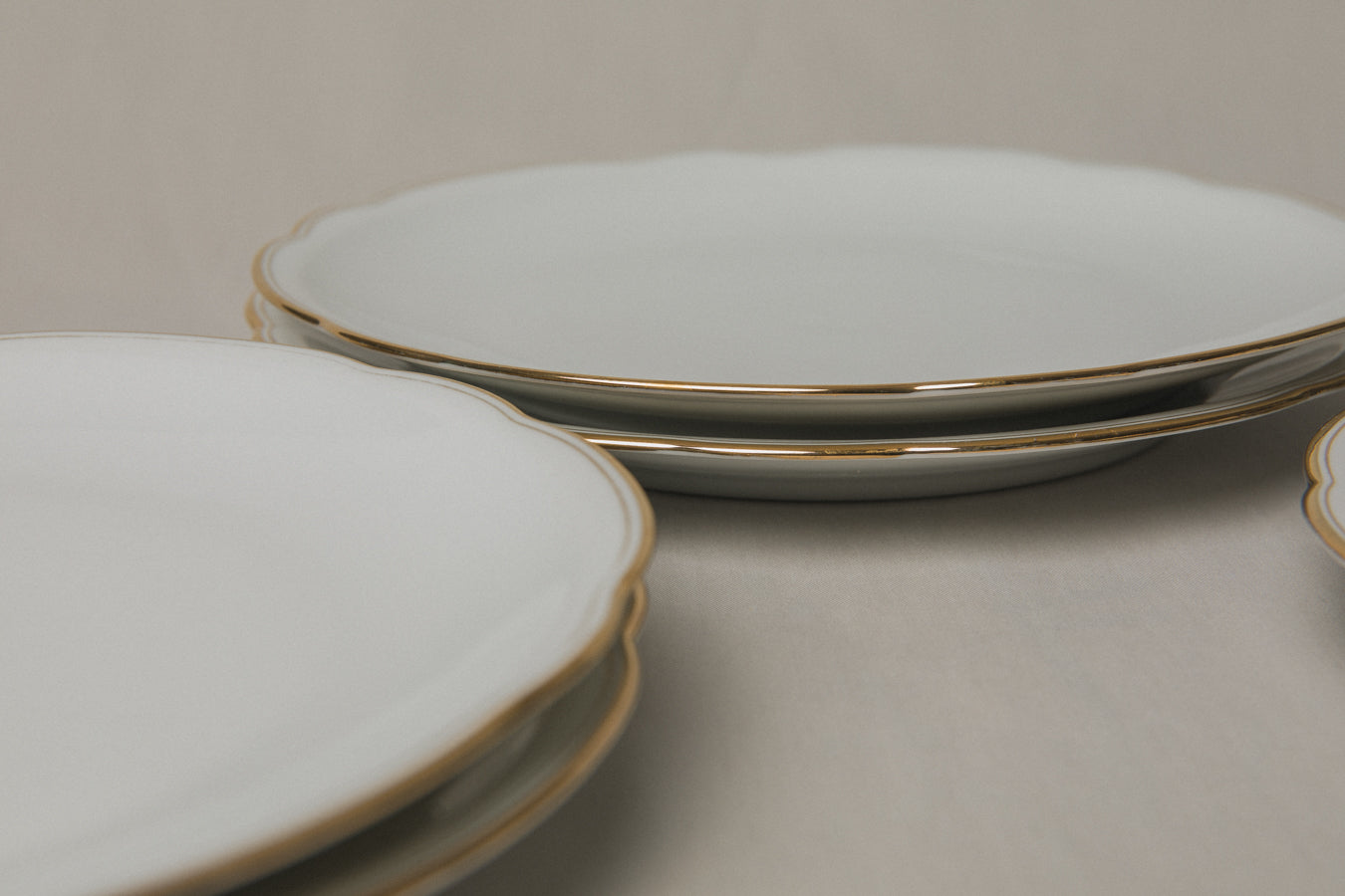 Set of six vintage porcelain DINNER PLATES with gold stripe _ 1246