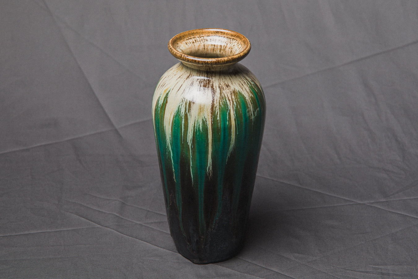 VASE by Éva Bod