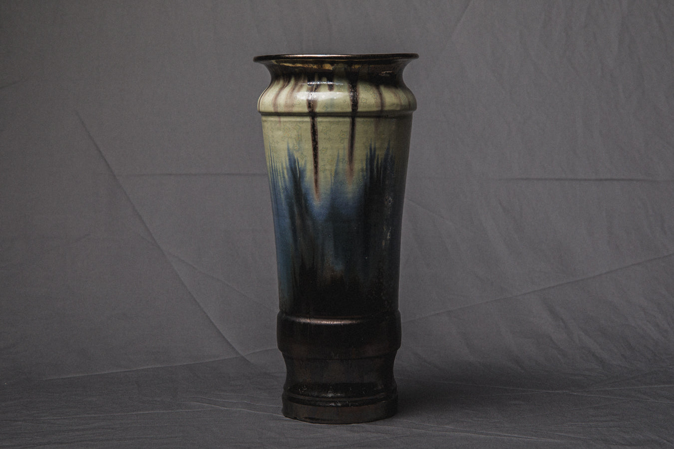 Urn VASE by Éva Bod