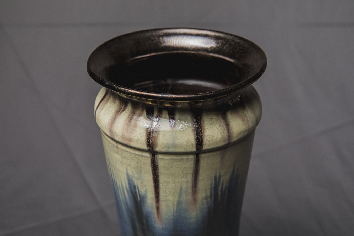 Urn VASE by Éva Bod