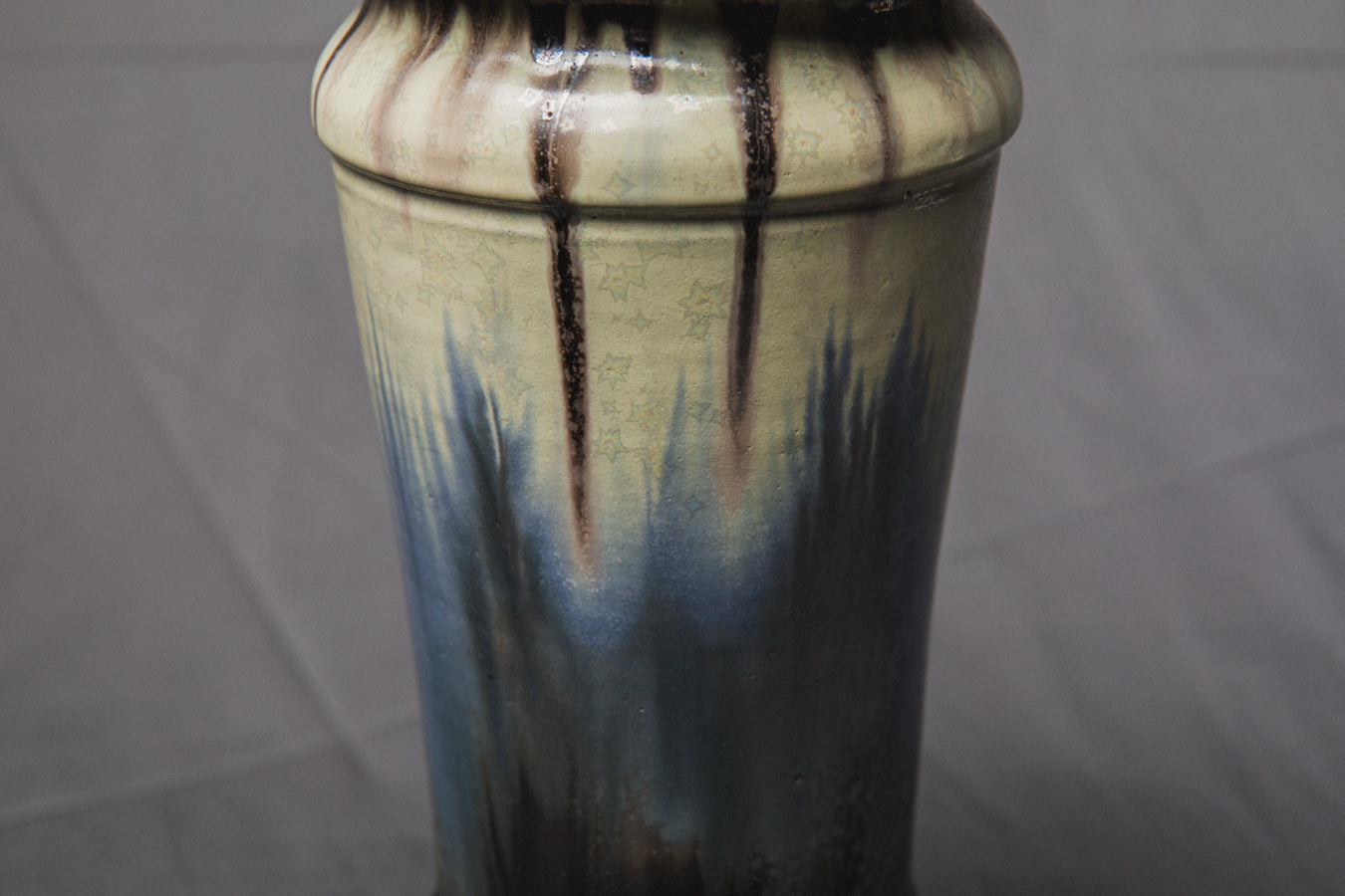 Urn VASE by Éva Bod