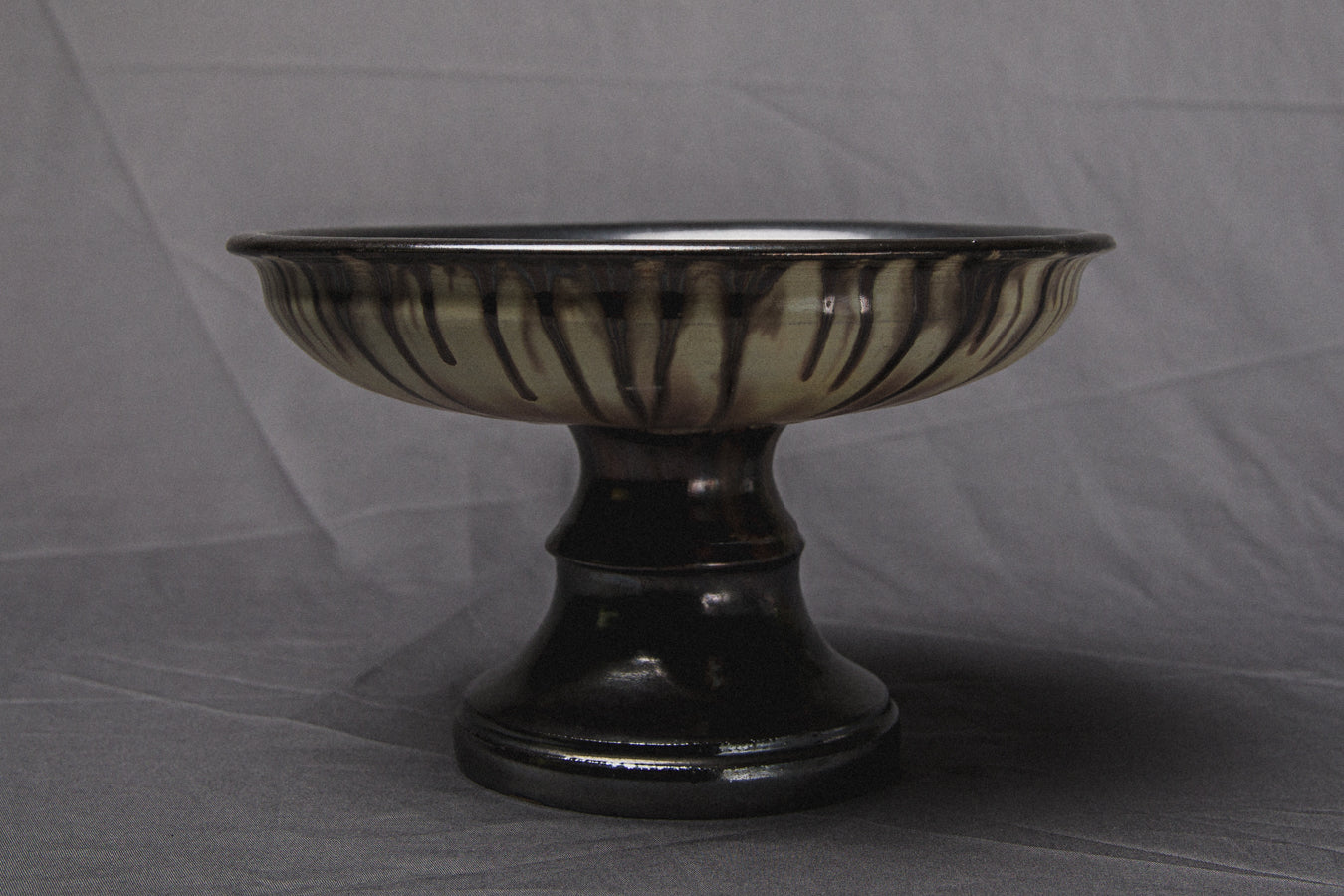 FOOTED BOWL by Éva Bod _ 941