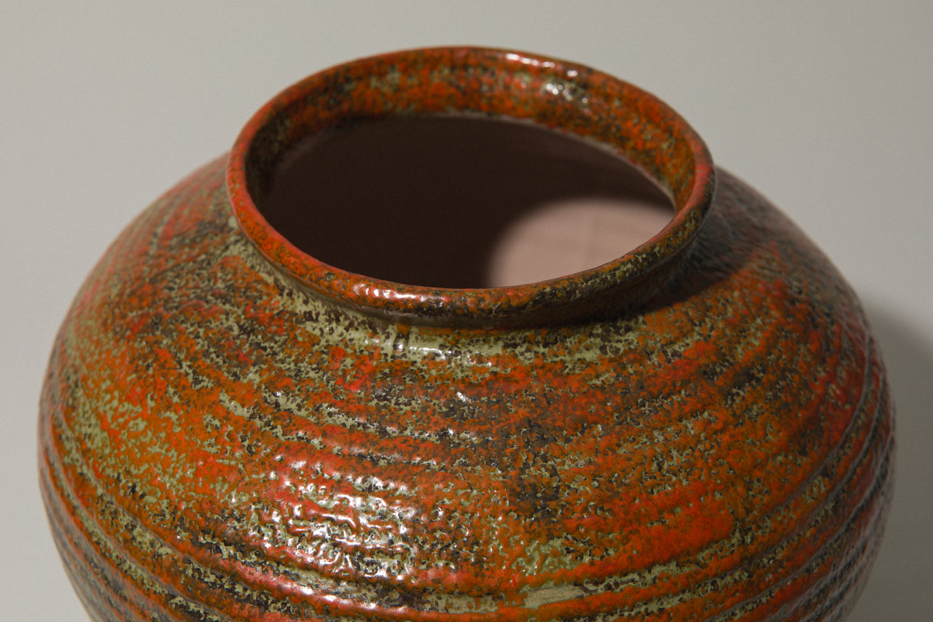 Round VASE by Pesthidegkút Ceramics Factory _ 747