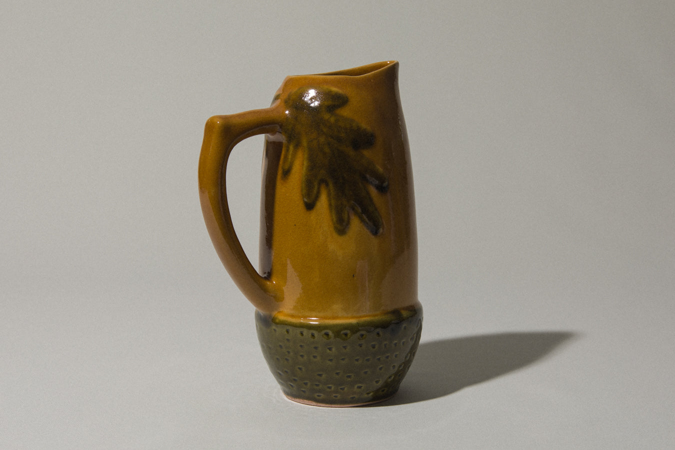Acorn PITCHER _ 850