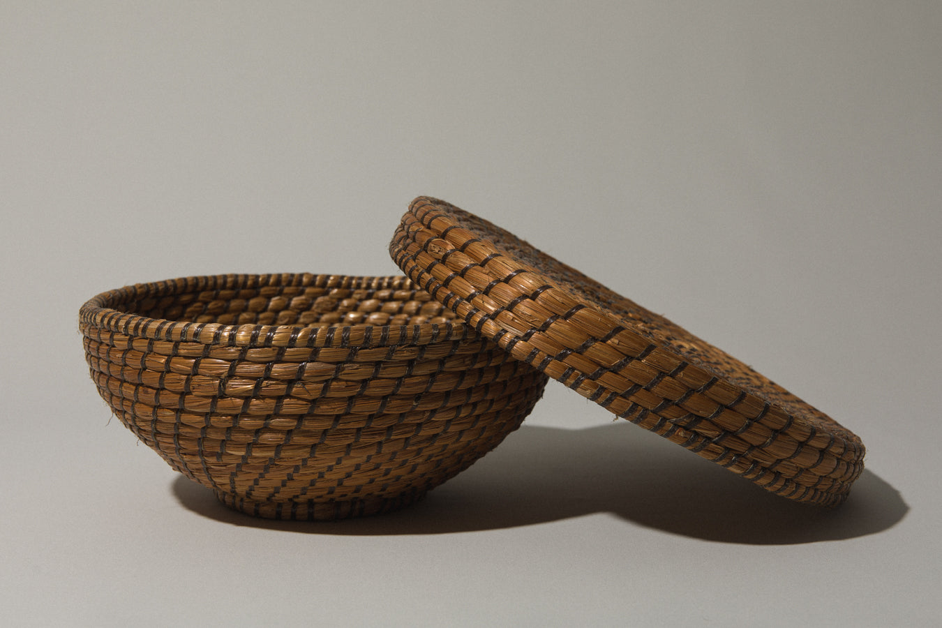 Medium lidded STORAGE BASKET