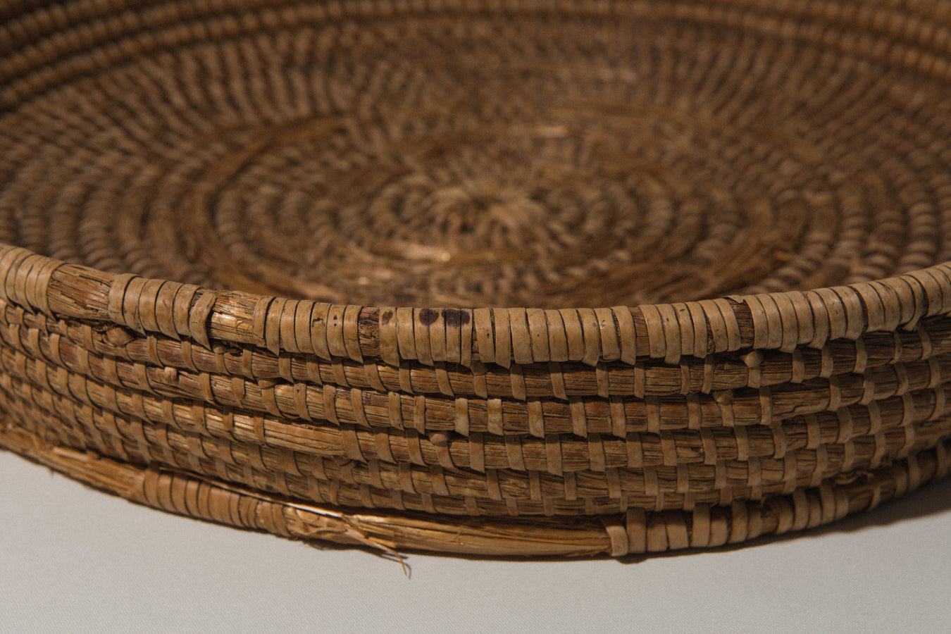 Large round flat BASKET with raised rim