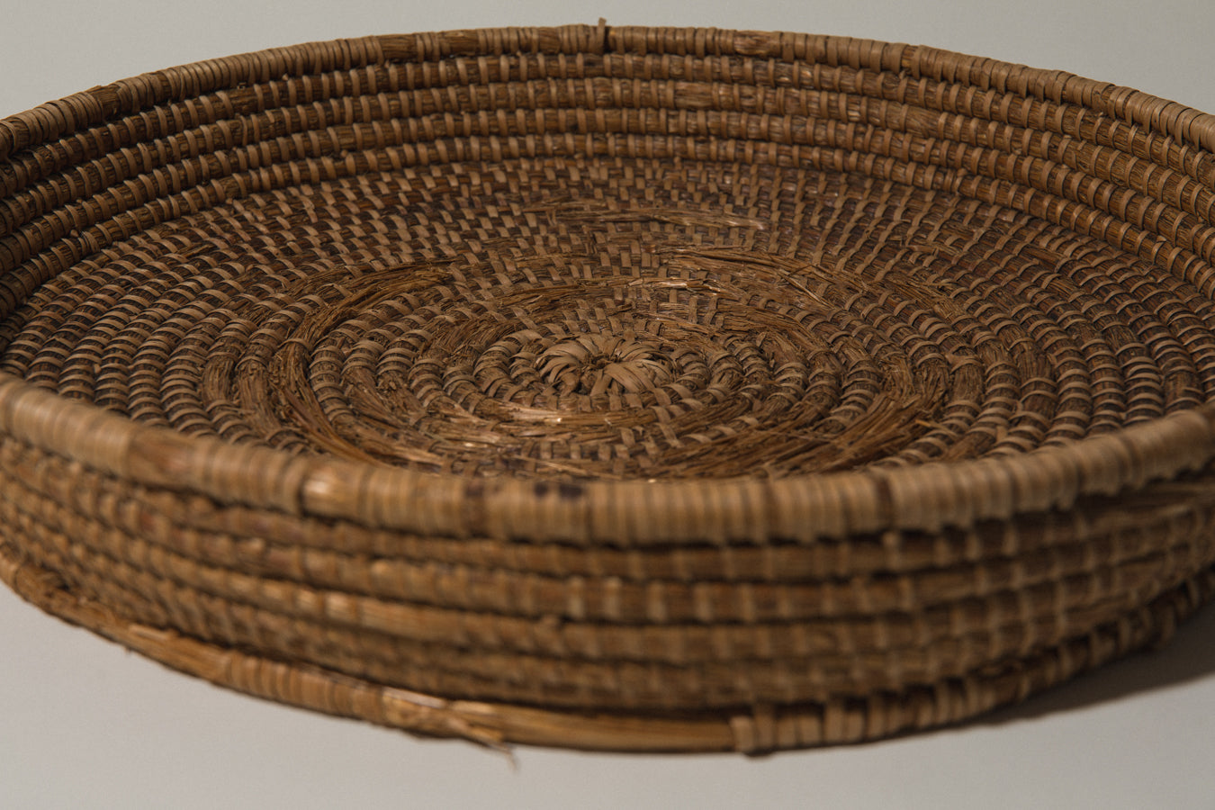 Large round flat BASKET with raised rim