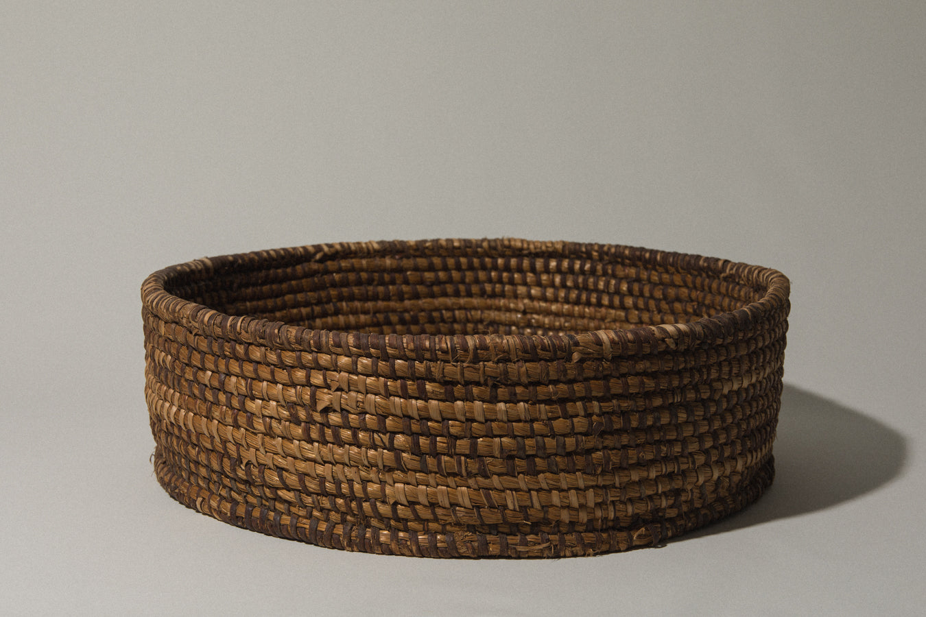 Large round flat BASKET with raised rim