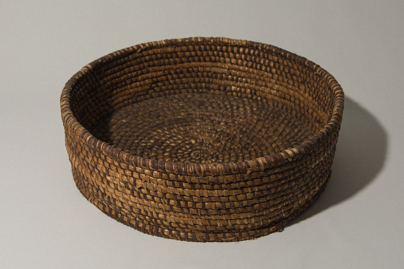 Large round flat BASKET with raised rim