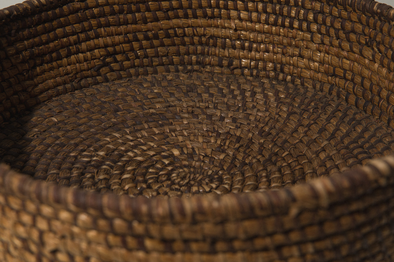 Large round flat BASKET with raised rim