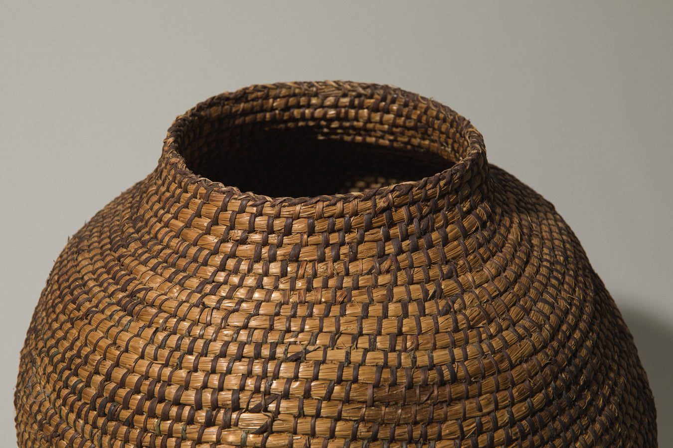 KÓPIC _ large roof thatch STORAGE BASKET