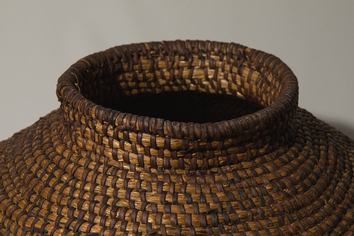 KÓPIC _ large roof thatch STORAGE BASKET