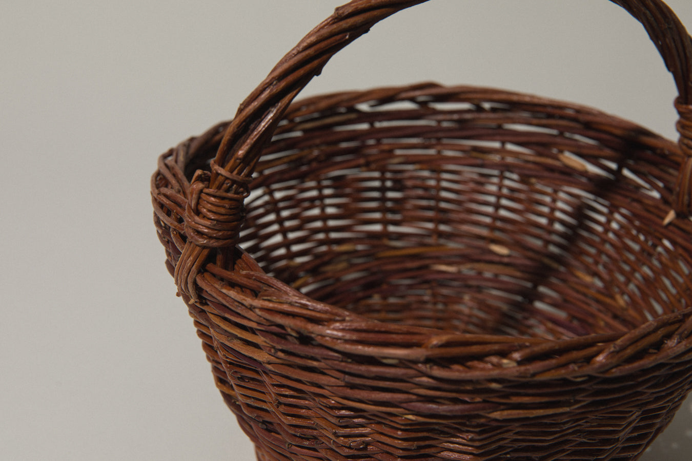 Wicker BASKET with handle
