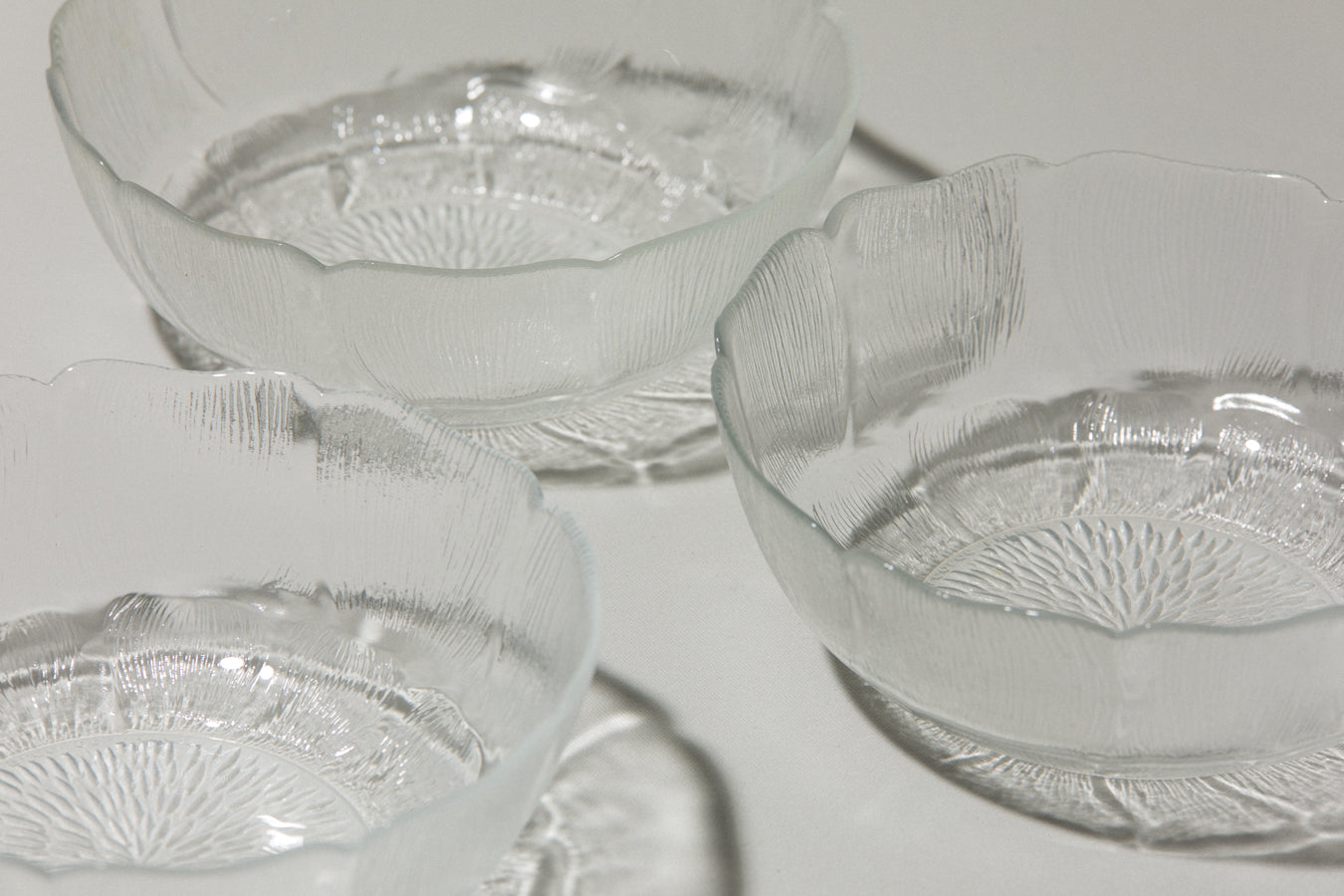Set of four textured glass BOWLS medium