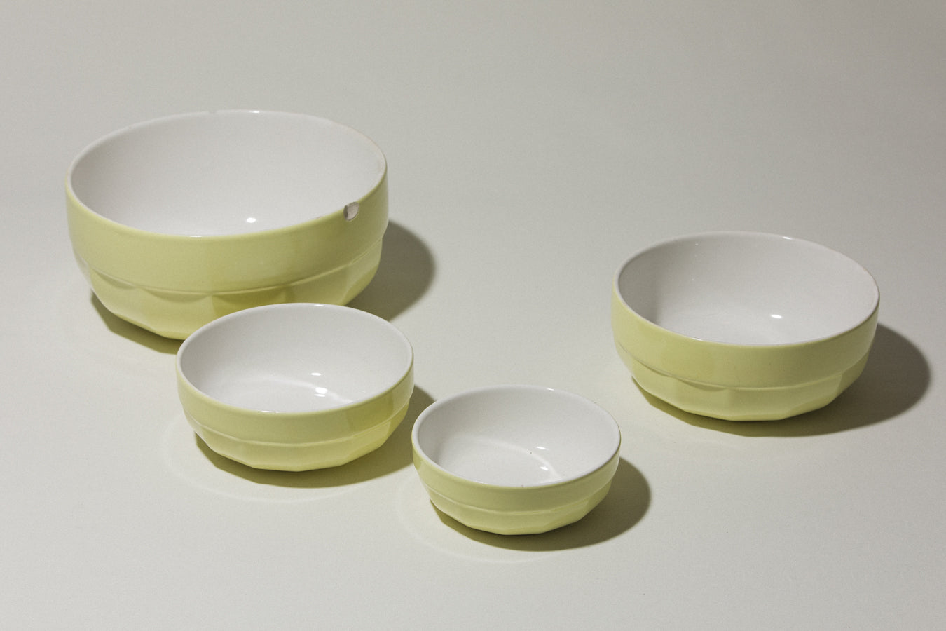 Set of four yellow Gránit BOWLS
