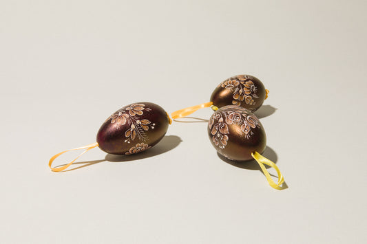 Set of three glazed & scratched GOOSE EGGS