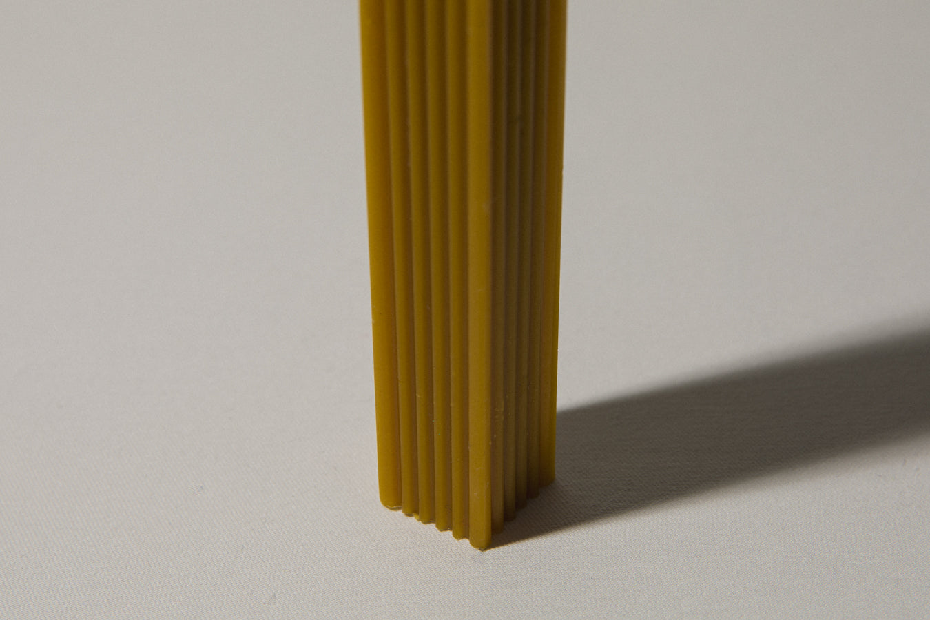 Ribbed beeswax CANDLE