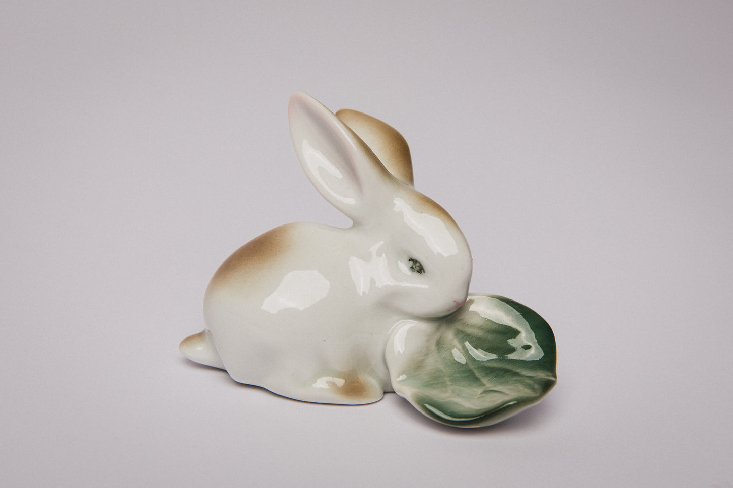 Zsolnay RABBIT FIGURINE with salad _ 1482