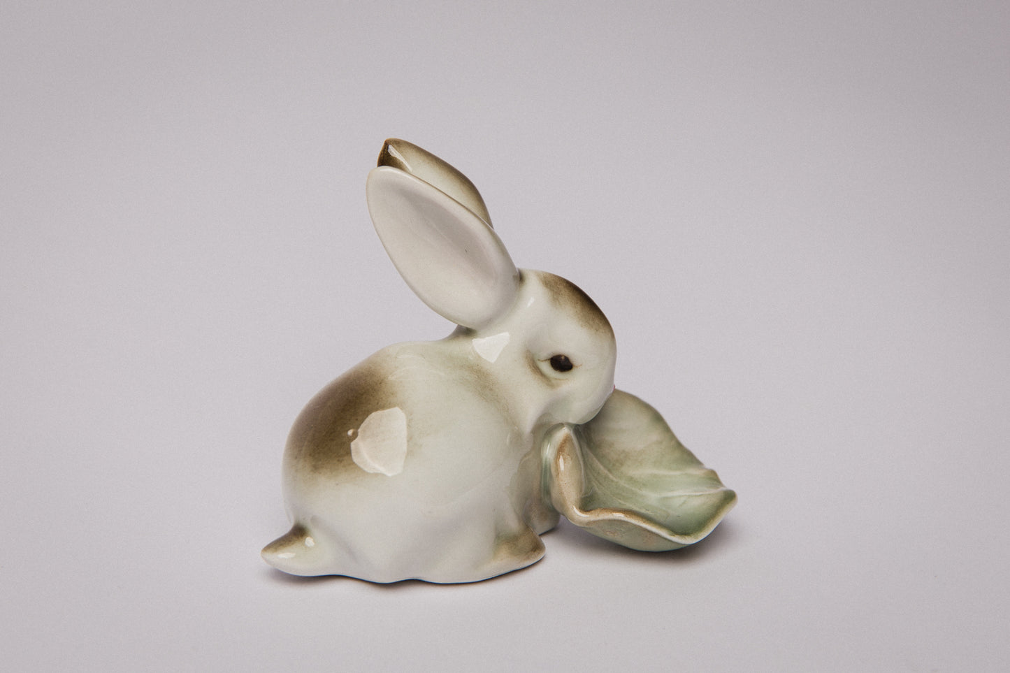 Zsolnay RABBIT FIGURINE with salad _ 1484