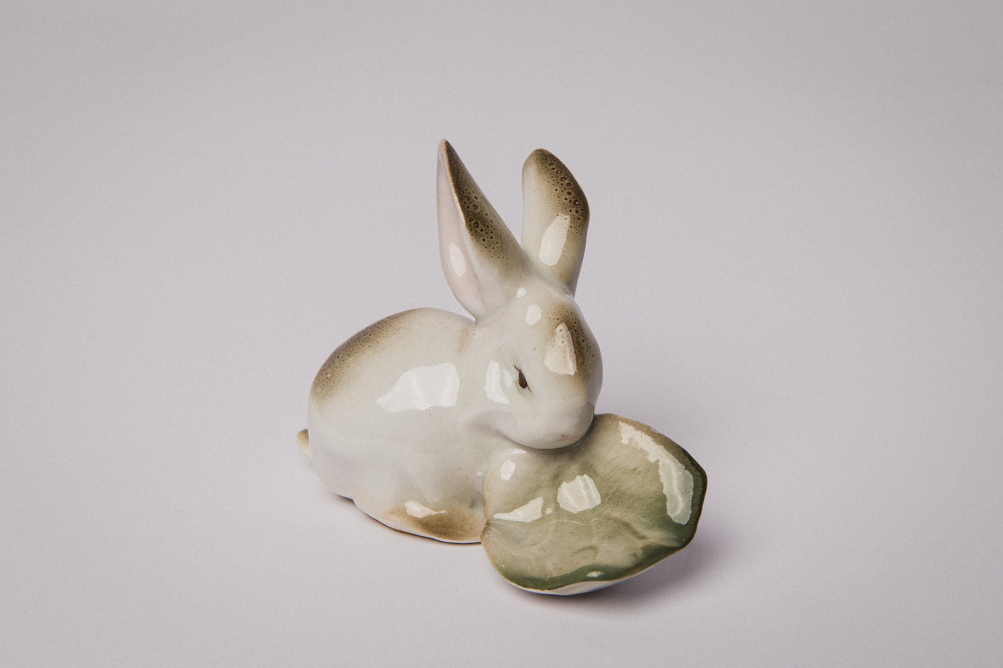 Zsolnay RABBIT FIGURINE with salad _ 1486
