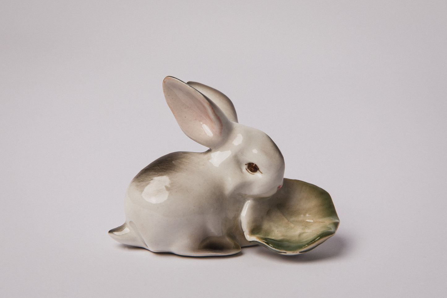 Zsolnay RABBIT FIGURINE with salad _ 1487