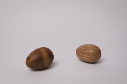 Set of two wooden EGGS medium _ 1496
