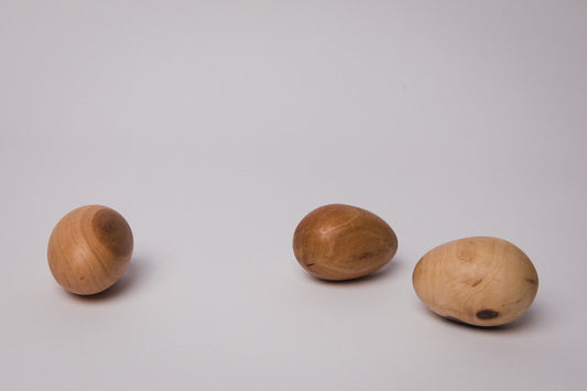 Set of three wooden EGGS medium _ 1497