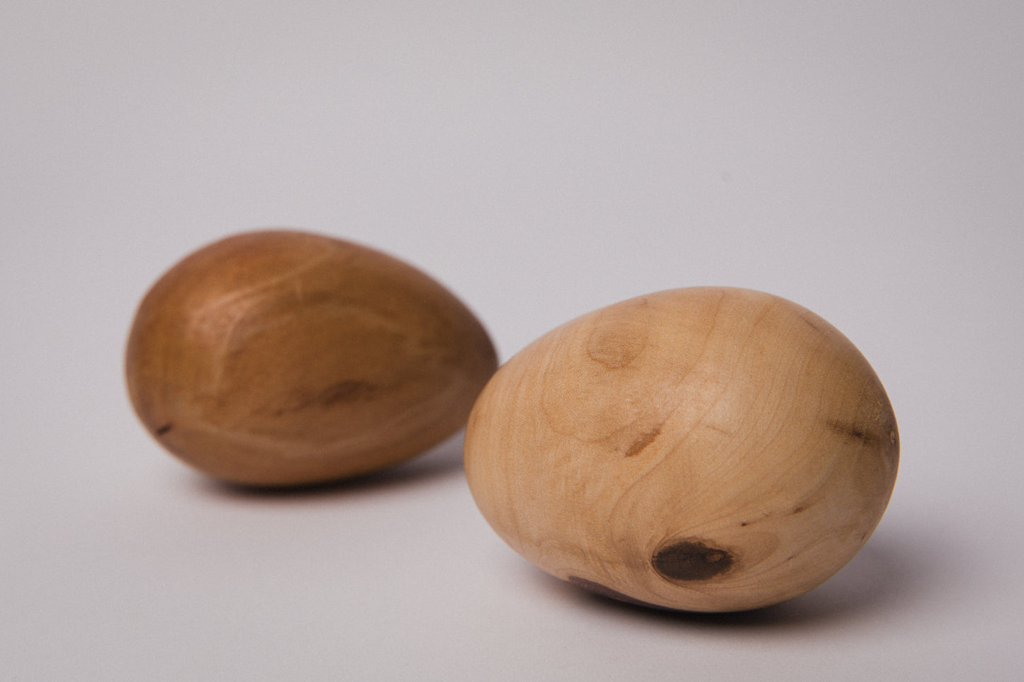Set of three wooden EGGS medium _ 1497