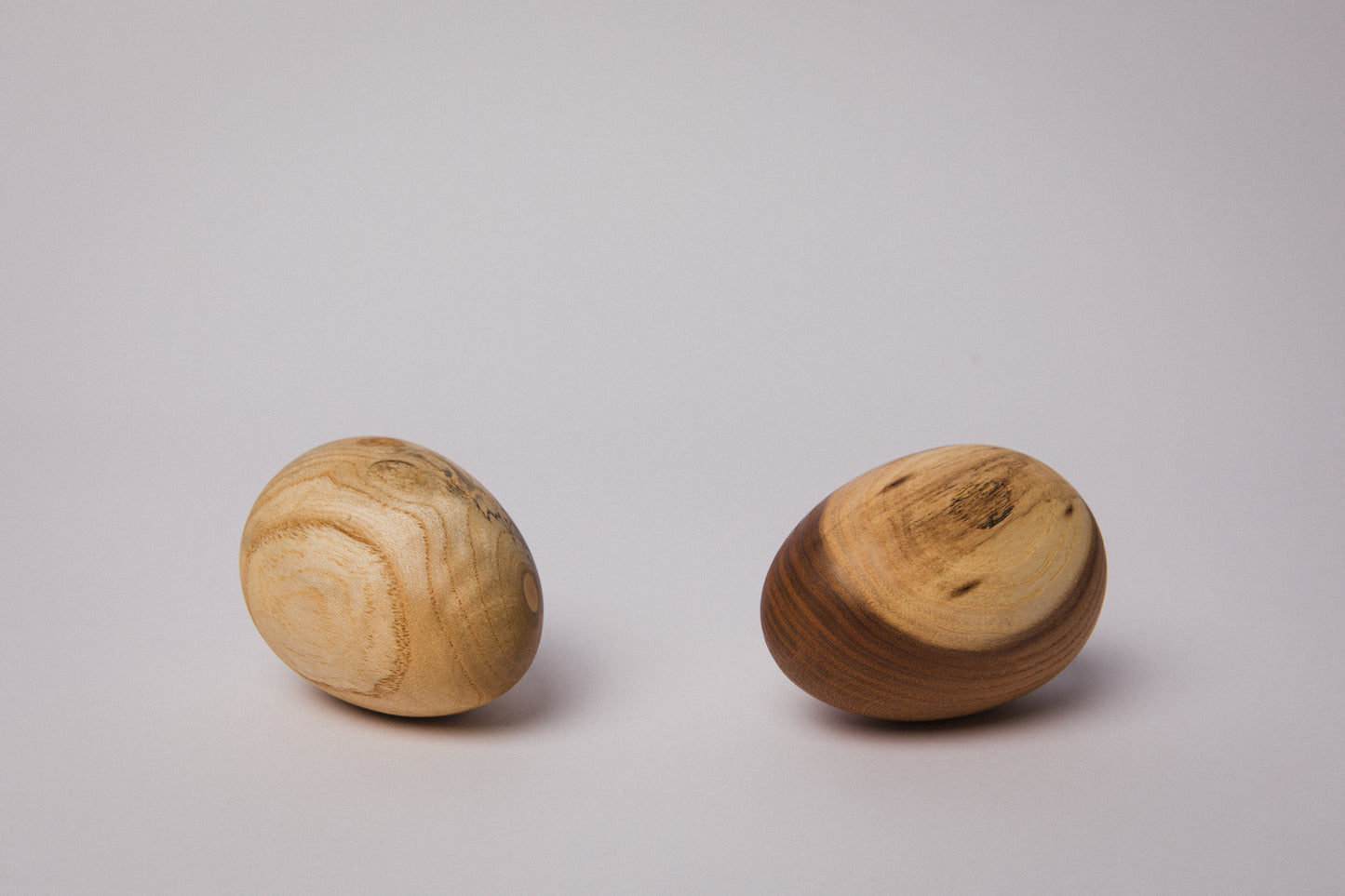 Set of two wooden EGGS large _ 1498