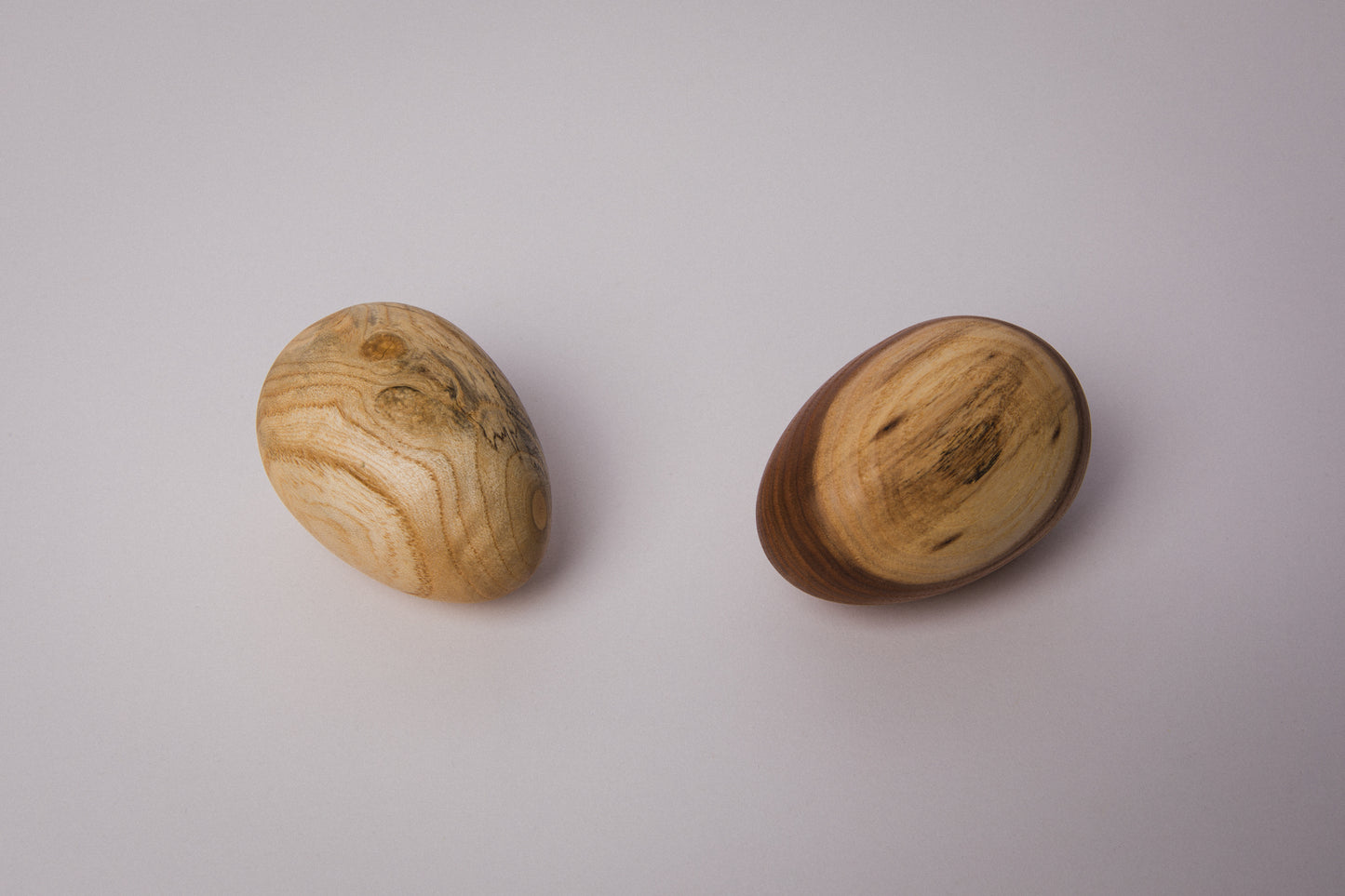 Set of two wooden EGGS large _ 1498
