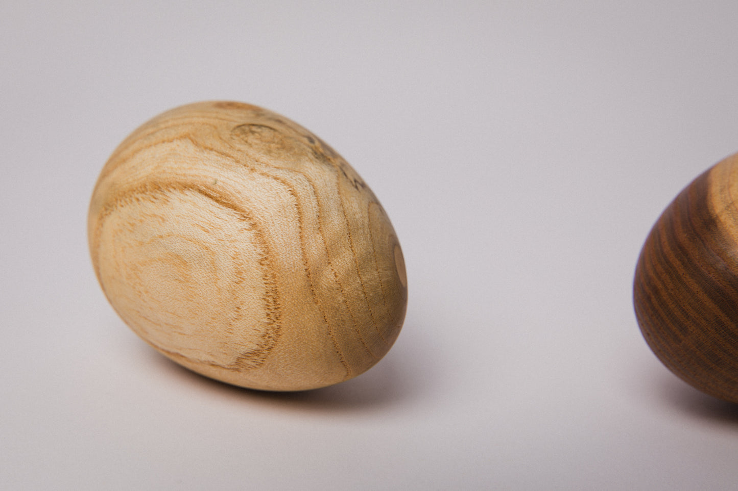 Set of two wooden EGGS large _ 1498