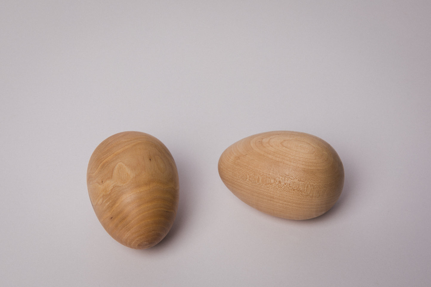 Set of two wooden EGGS large _ 1499