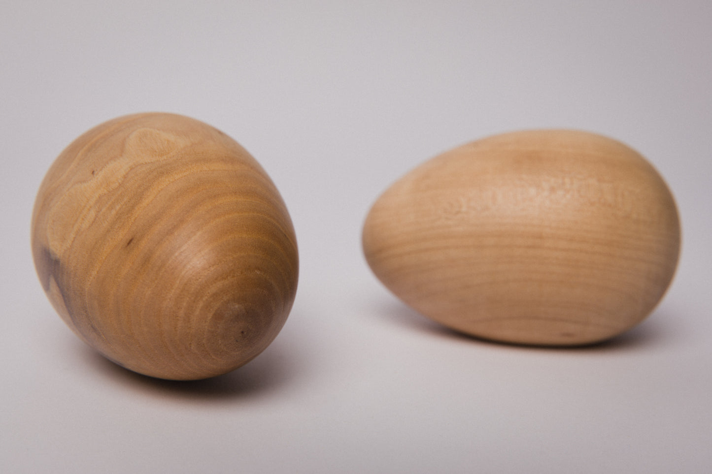 Set of two wooden EGGS large _ 1499