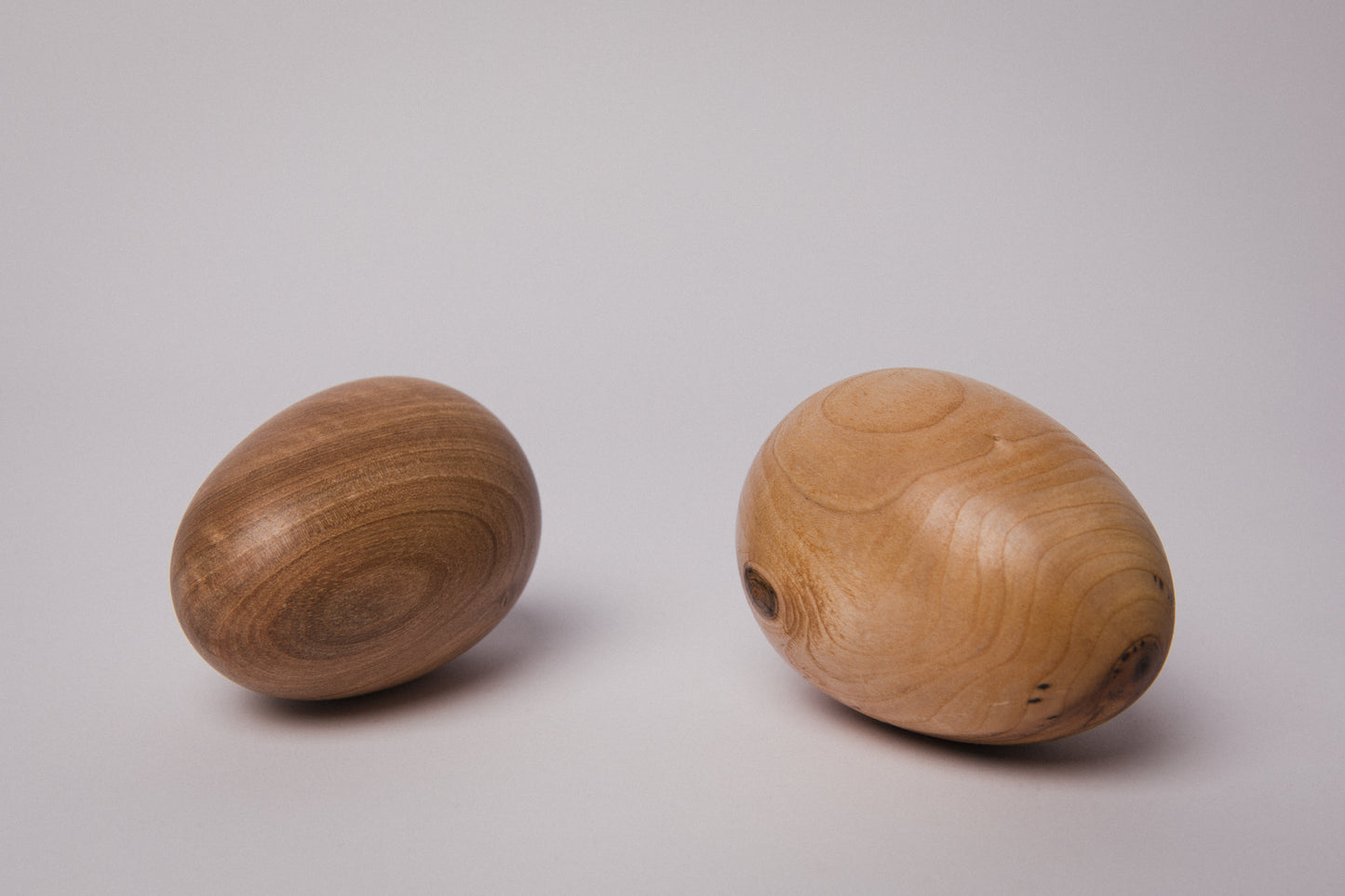 Set of two wooden EGGS large _ 1500