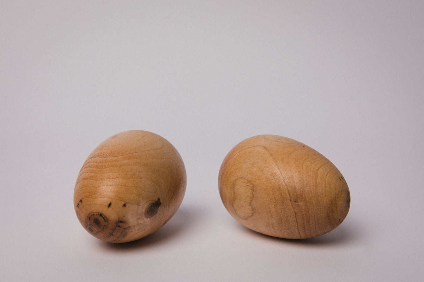 Set of two wooden EGGS large _ 1501