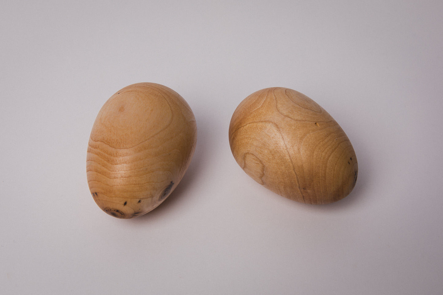 Set of two wooden EGGS large _ 1501