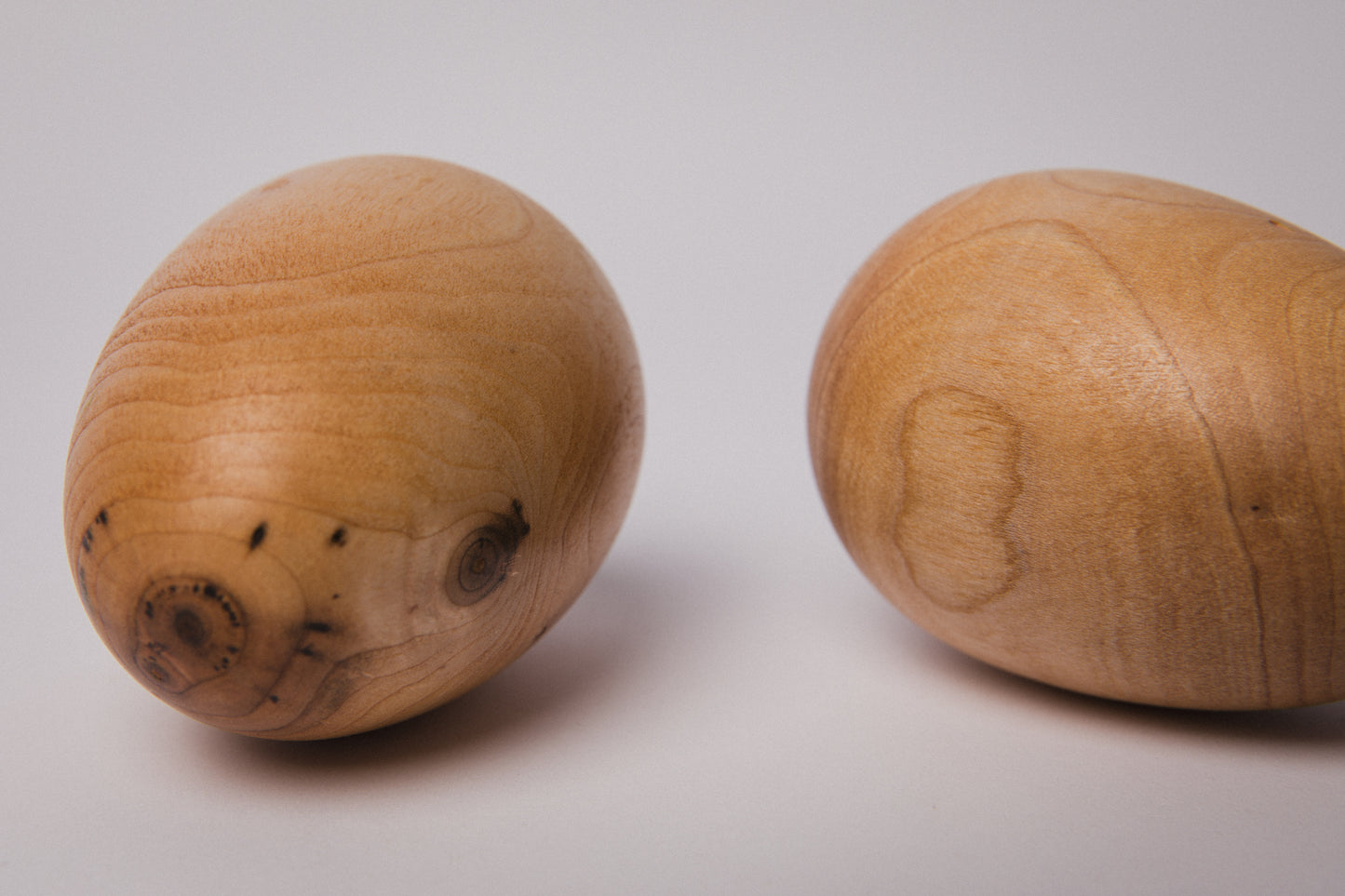 Set of two wooden EGGS large _ 1501